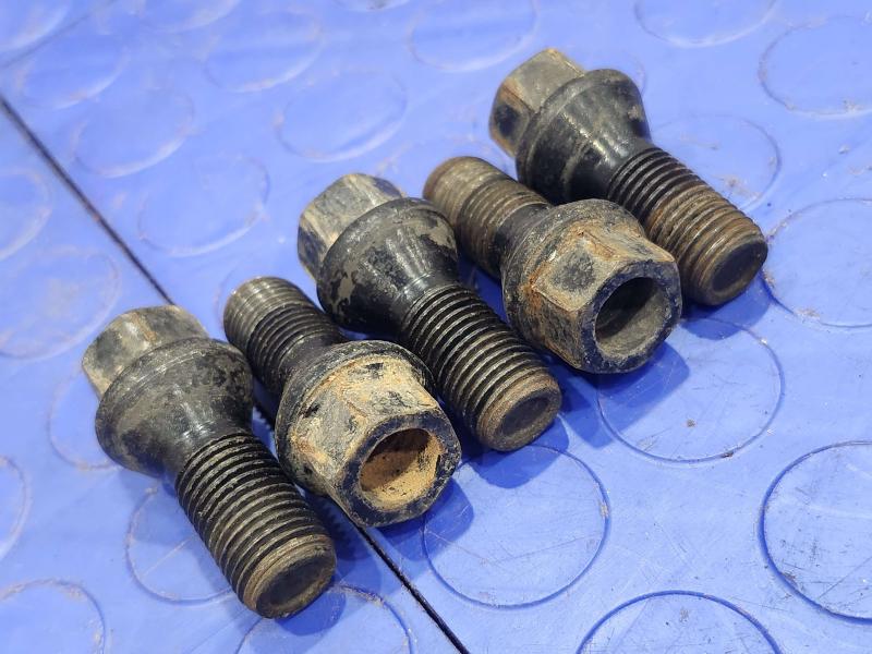 2018 Alfa Romeo Giulia Lug Nuts