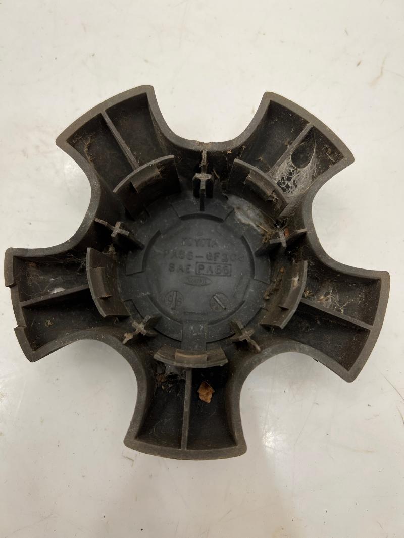 1997 Toyota RAV4 Center Cap