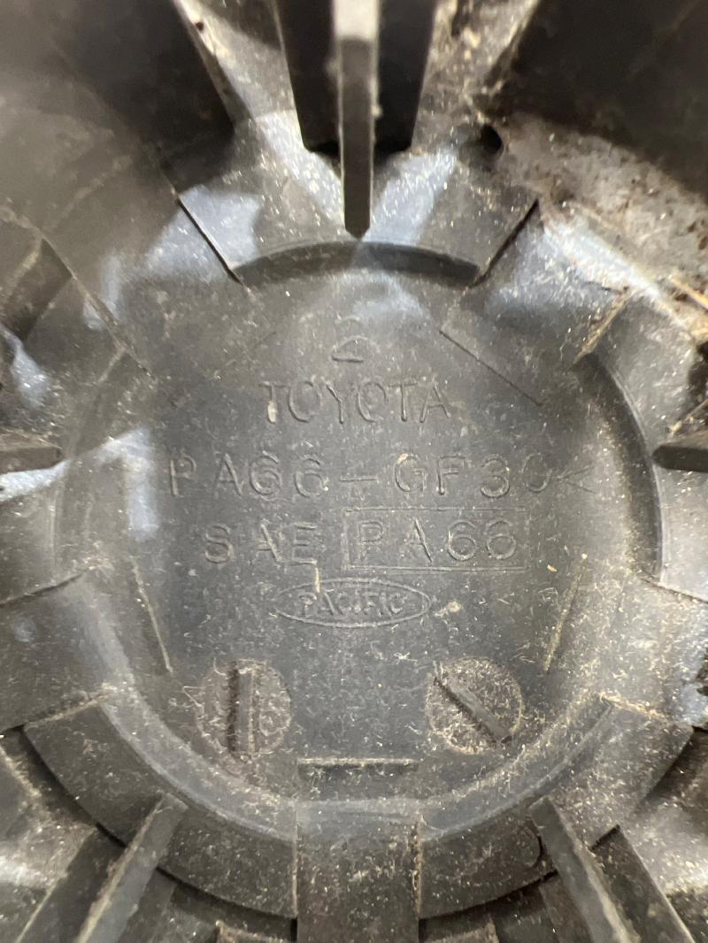 1997 Toyota RAV4 Center Cap