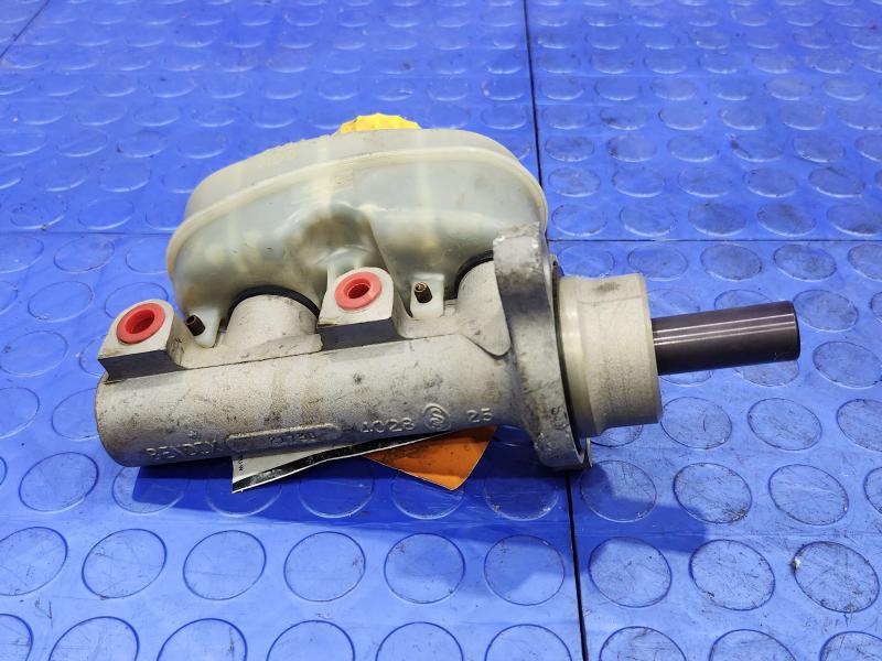 1997-2006 Jeep Wrangler TJ Brake Master Cylinder Assembly Genuine OEM 04798157