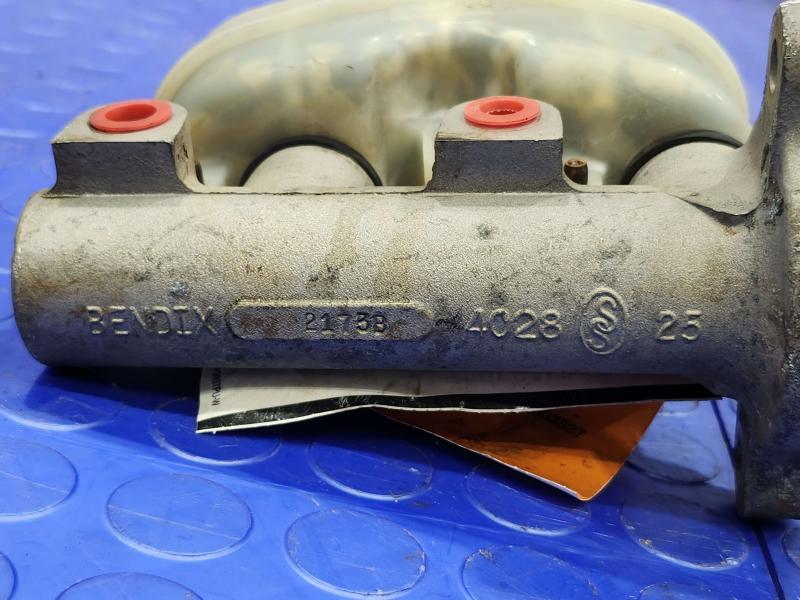 1997-2006 Jeep Wrangler TJ Brake Master Cylinder Assembly Genuine OEM 04798157