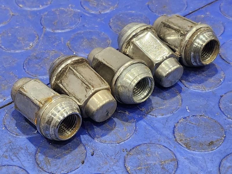 2014 Ford Explorer Lug Nuts
