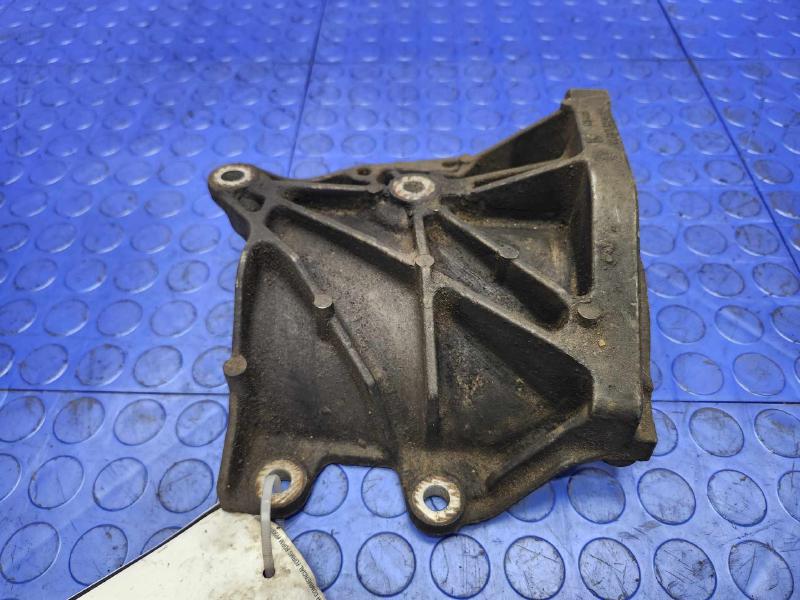 2003 Chevrolet Silverado 2500 A/C Compressor Bracket