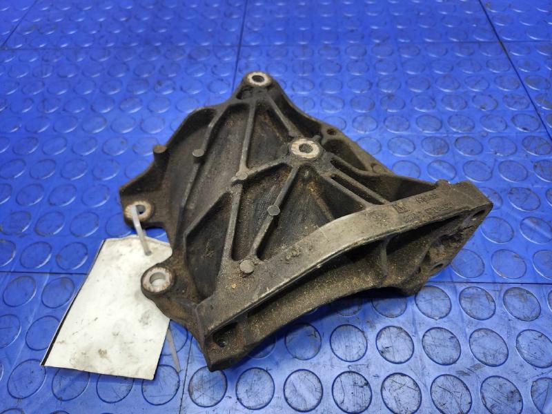2003 Chevrolet Silverado 2500 A/C Compressor Bracket