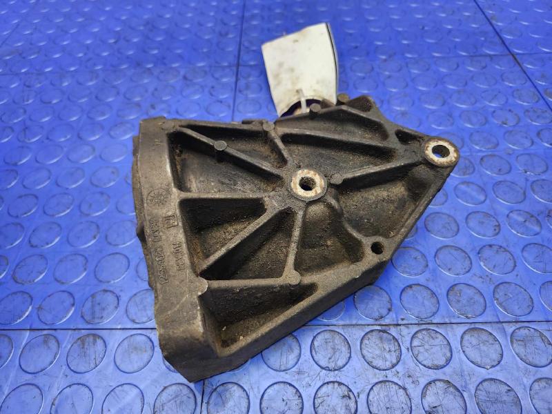 2003 Chevrolet Silverado 2500 A/C Compressor Bracket