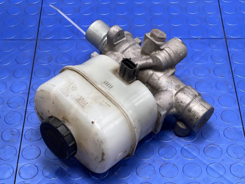 2011 Ford Expedition Master Cylinder