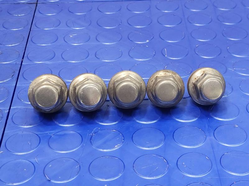 2013 Infiniti FX35 Lug Nuts