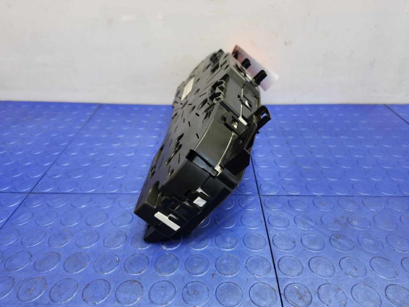 2009 Volkswagen Routan Speedometer