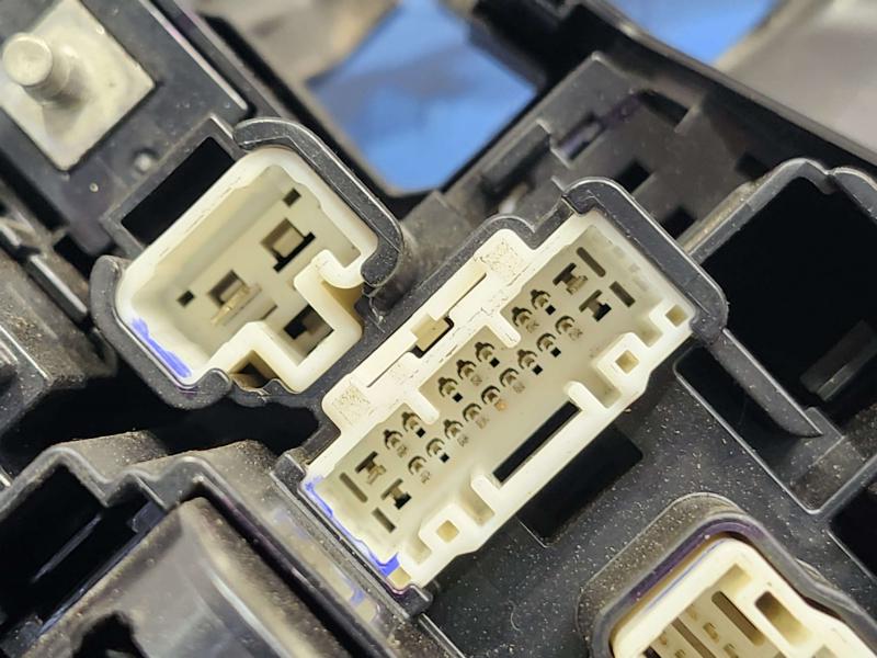 2013 Toyota Camry Engine Fuse Box