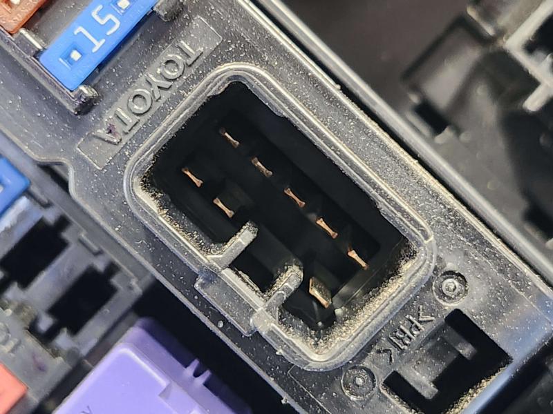 2013 Toyota Camry Engine Fuse Box