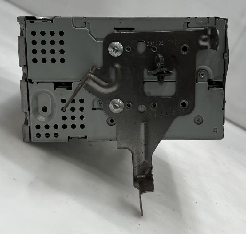 2011 Nissan Armada Audio & Visual Equip.(Radio)