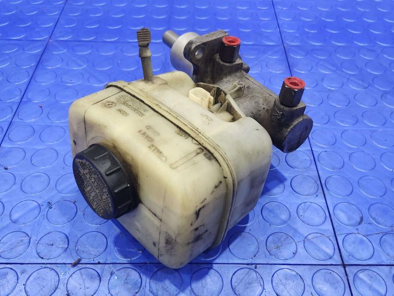 2006 Ford Mustang Master Cylinder