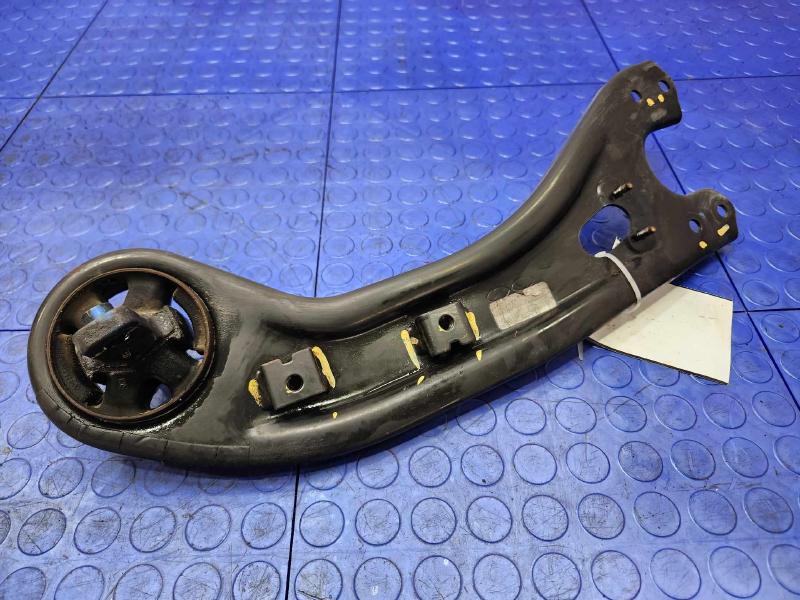 2015 Hyundai Santa Fe Lower Control Arm Rr