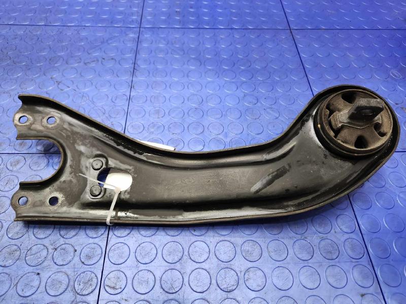 2015 Hyundai Santa Fe Lower Control Arm Rr