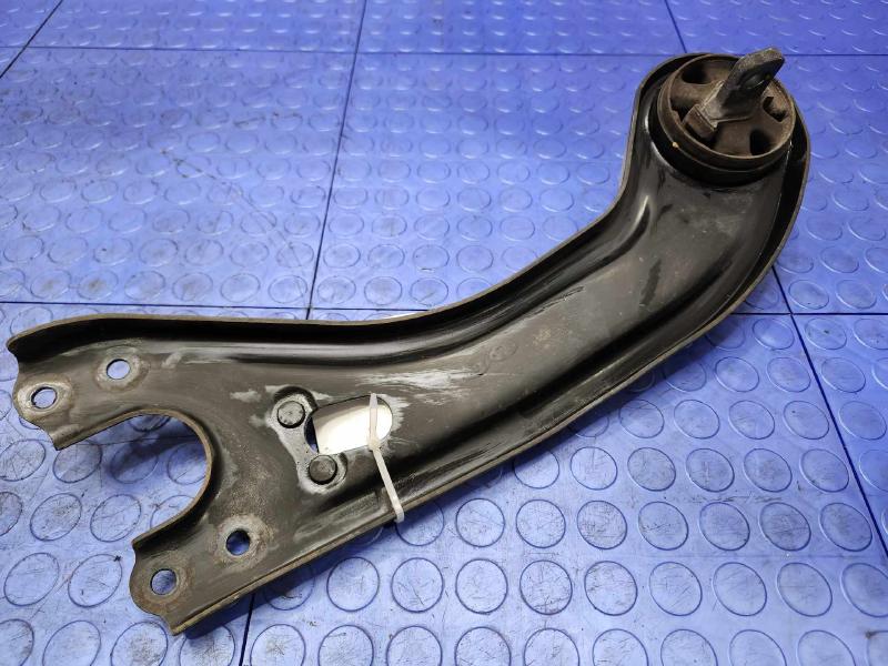 2015 Hyundai Santa Fe Lower Control Arm Rr